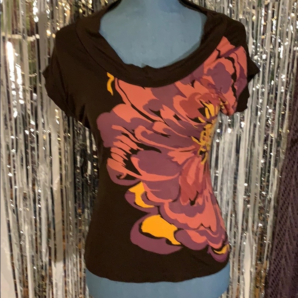 Deep scoop brown with pink graphic T-shirt